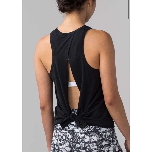 Lululemon All Tied Up Tank Black Light Open Back Tie Size 4 Yoga Workout - Picture 1 of 11
